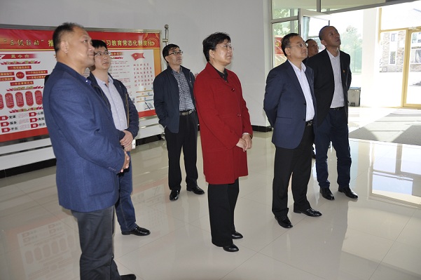 牟秀玲陪同总局党委组织部到胜利农场检查指导党建工作